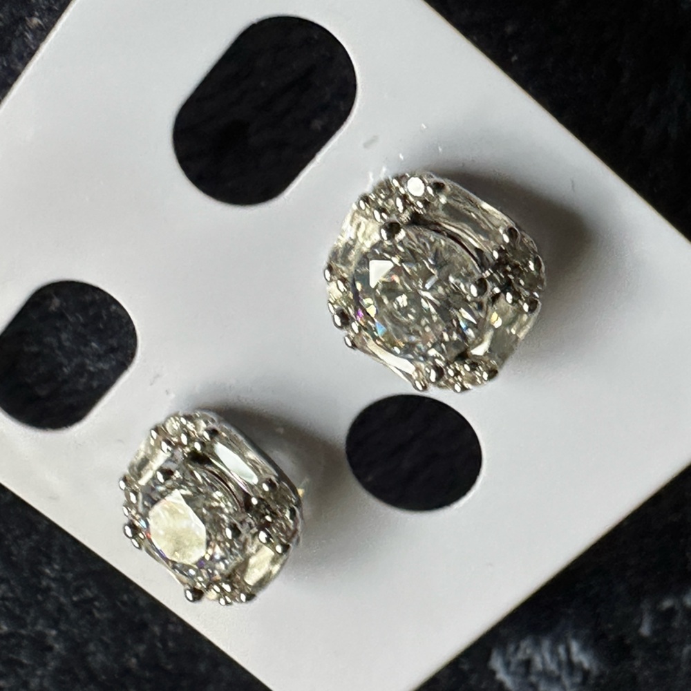 Beautiful classic square style timeless earrings ✨ - Picture 5 of 10